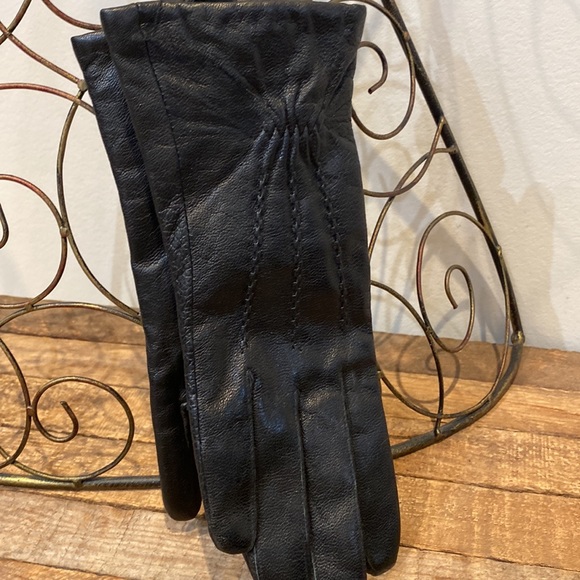 Leather Gloves - Picture 2 of 10